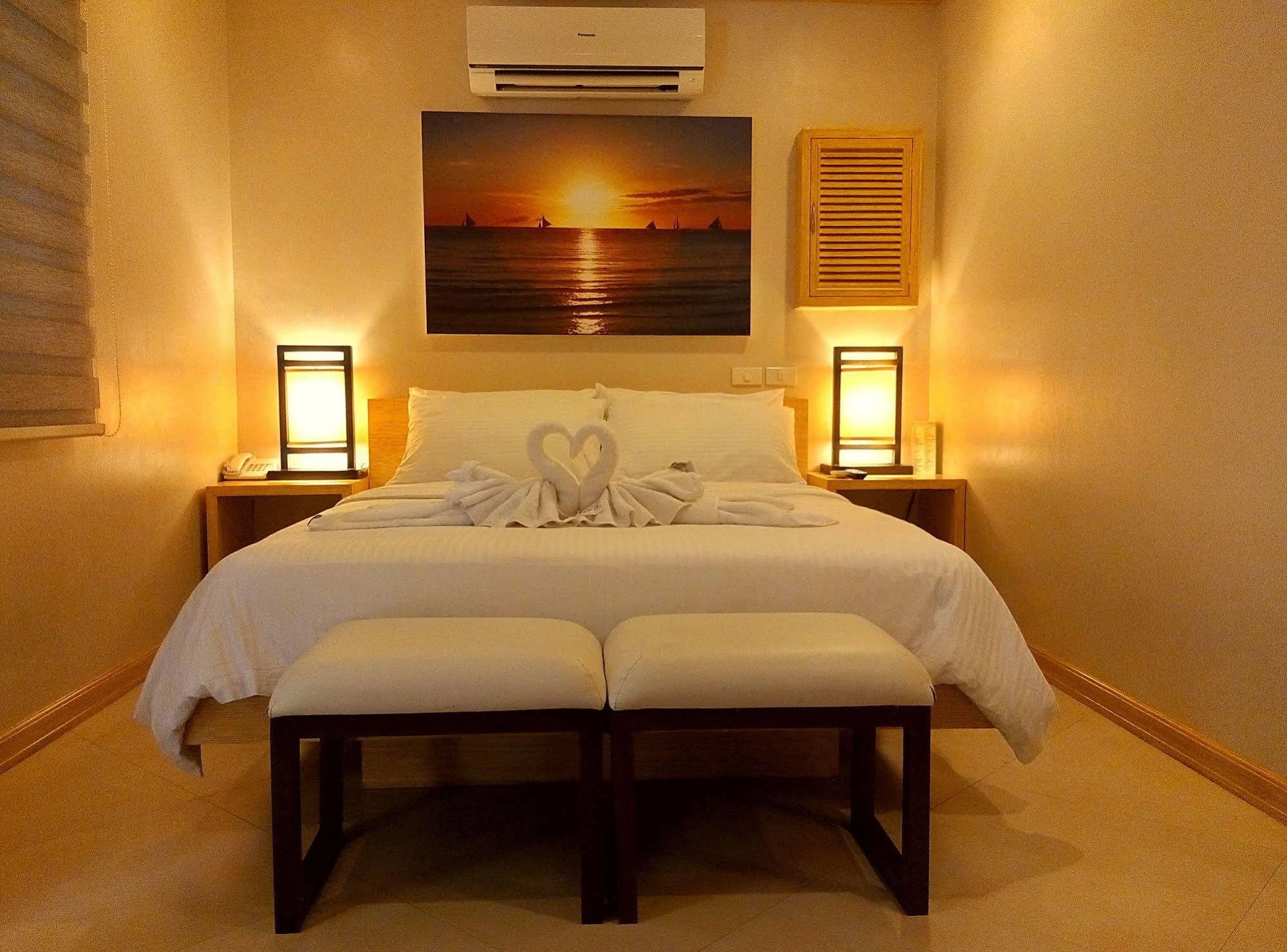 Shore Time Hotel Boracay Balabag  Bagian luar foto