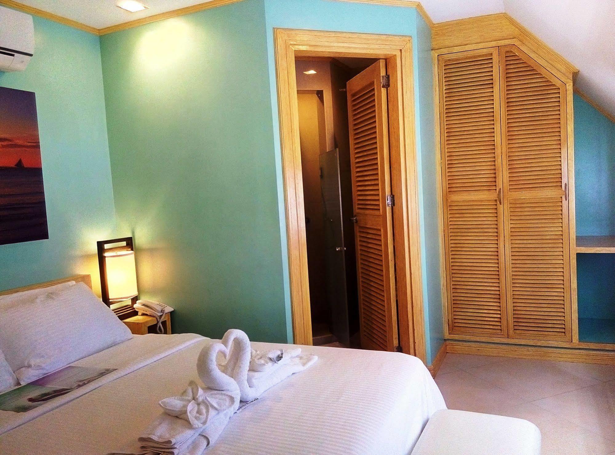 Shore Time Hotel Boracay Balabag  Bagian luar foto