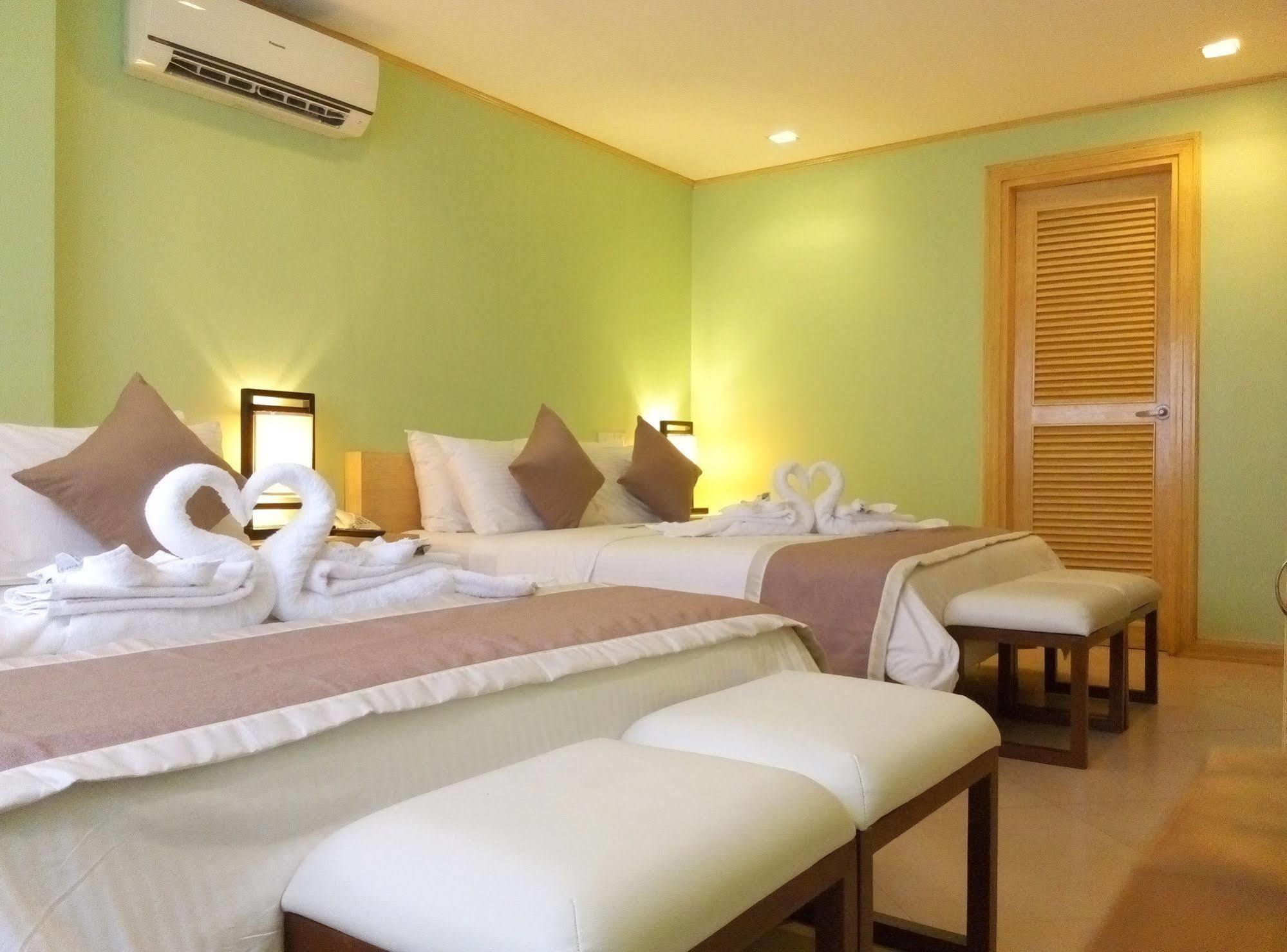 Shore Time Hotel Boracay Balabag  Bagian luar foto